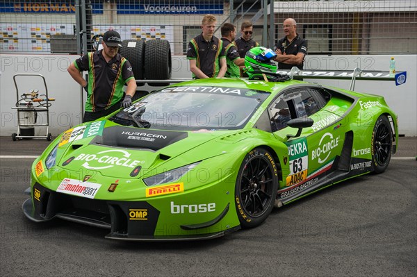Lamborghini Huracan GT3 with race team race mechanic race engineer in pit lane in front of start of car race
