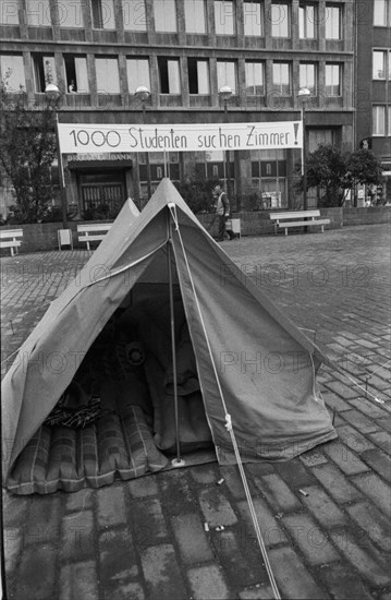 Students and their associations protested against student rent extortion on Kennedyplatz in Essen