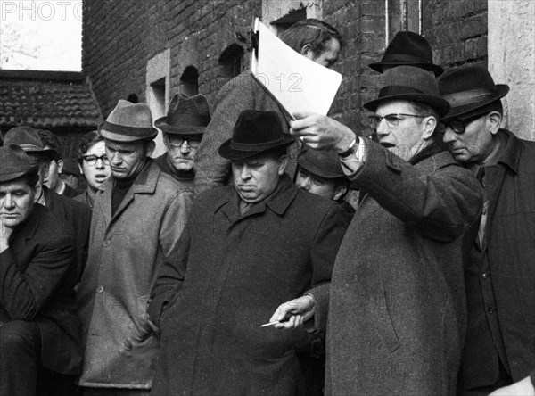 The auction of a farm on 2. 3. 1972 in the Muensterland in Ascheberg with all inventory and livestock