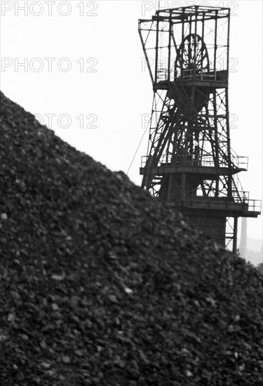 Characteristic of the Ruhr region around 1973 - here in Nov. 1973 - were the coal dumps all over the area. Essen. Coal dumps at the Emil Fritz colliery