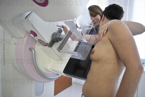 Mammography screening is an important cancer prevention measure for woman. Women over the age of 50 in particular should not miss this examination