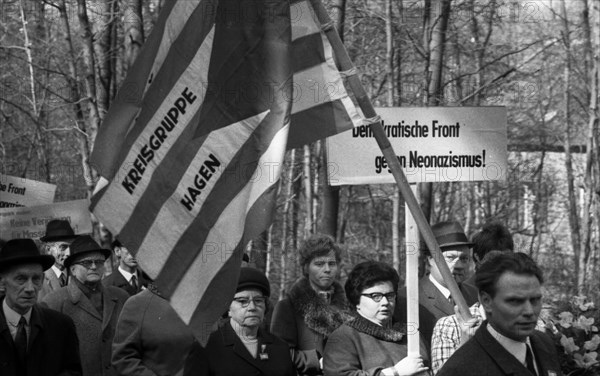 Good Friday 1945 the forest in Rombergpark was a place of crime. The commemoration of the Nazi crimes here on 23. 3. 1967 in Dortmund Bittermark a demonstration against neo-Nazism