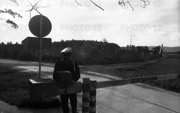 Government representatives with their vehicles in 1966 during a police check at the hitherto secret atomic bunker of the Federal Government in the Ahr valley