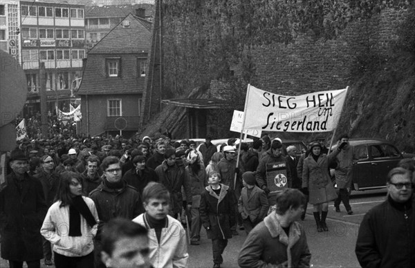 Several hundred demonstrators