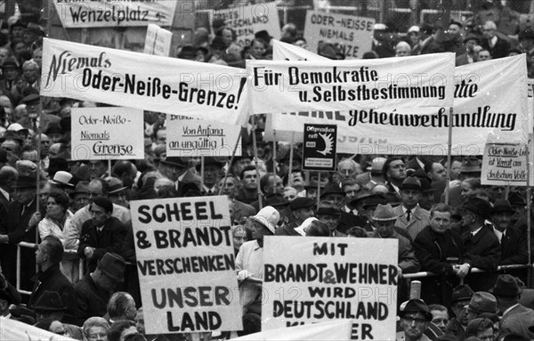 An expellees' rally on 30 May 1970 in Bonn with the NPD