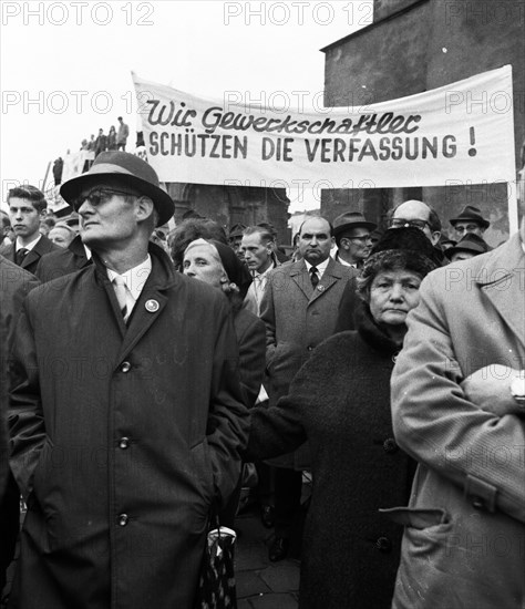 The Congress Emergency of Democracy was a first significant manifestation of trade unions and other democratic forces against the emergency laws on 30. 10. 1966 at the Roemer in Frankfurt/M