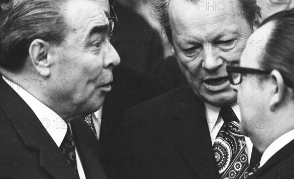 The visit of the Soviet head of state and party leader Leonid Brezhnev to Bonn from 18-22 May 1973 was a step towards easing tensions in East-West relations by Willy Brandt