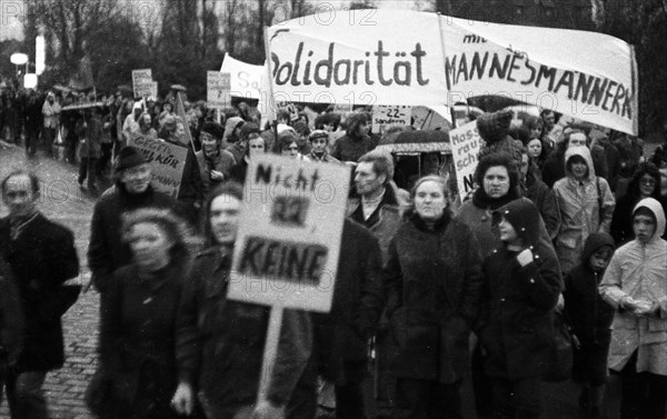 The dismissal of workers at the Mannesmann factory after a spontaneous strike not led by the union provoked protests by Mannesmann workers in Duisburg and other locations on 7 November 1973 and solidarity from workers at other factories