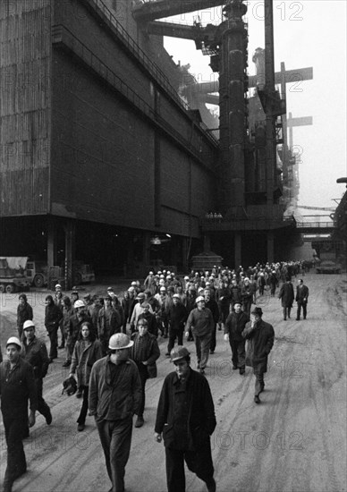 About 4000 steelworkers of Hoesch AG Westfalenhuette demonstrated on 14 January 1972