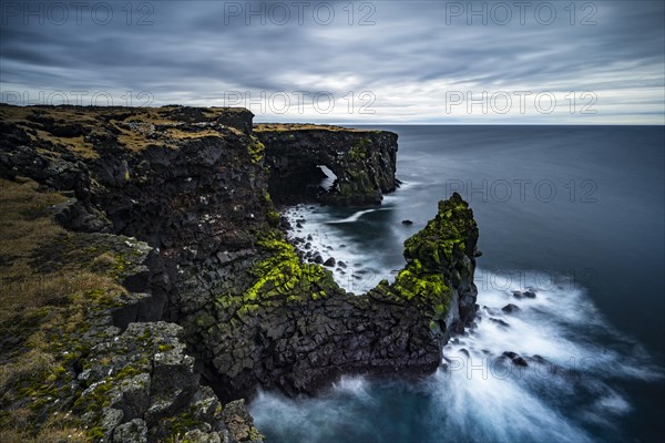 Cliff with rock formations near Oendverdarnes