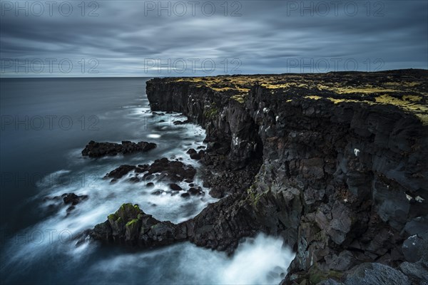 Cliff with rock formations near Oendverdarnes