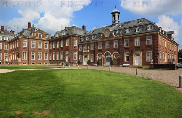 East wing with the castle chapel