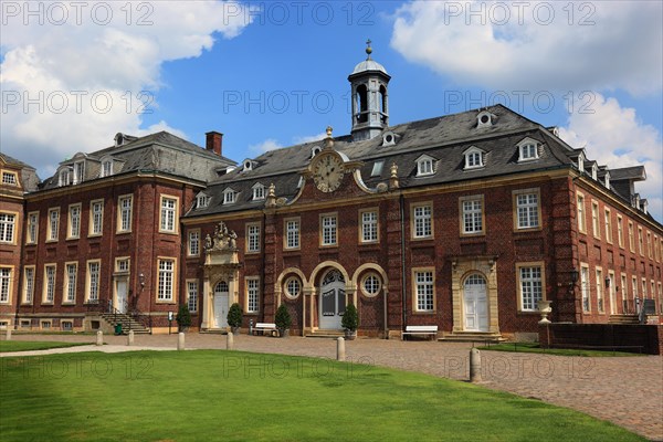 East wing with the castle chapel