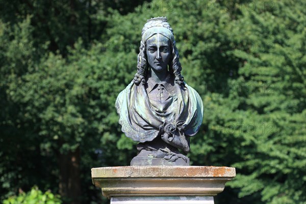 Bueste von Annette von Droste-Huelsgoff in the park of Huelshoff Castle