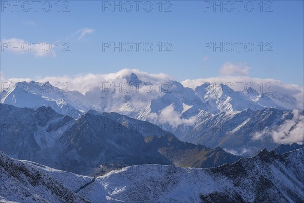 View from the Hoefatsblick station on the Nebelhorn to Hoefats