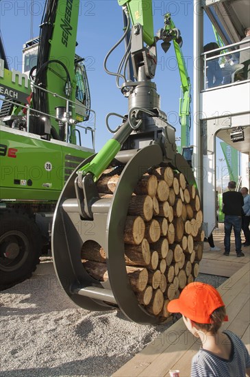 Excavator for timber loading