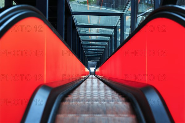 Escalator downwards