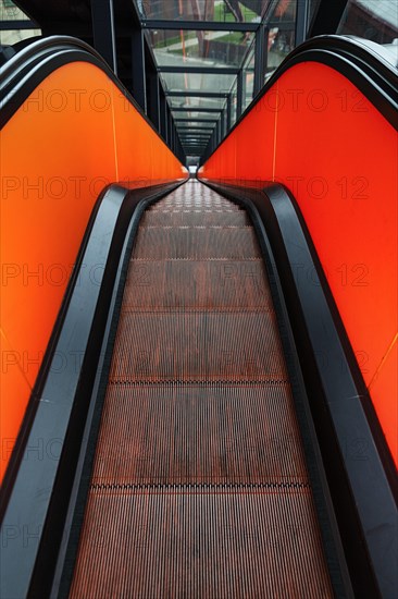 Escalator downwards