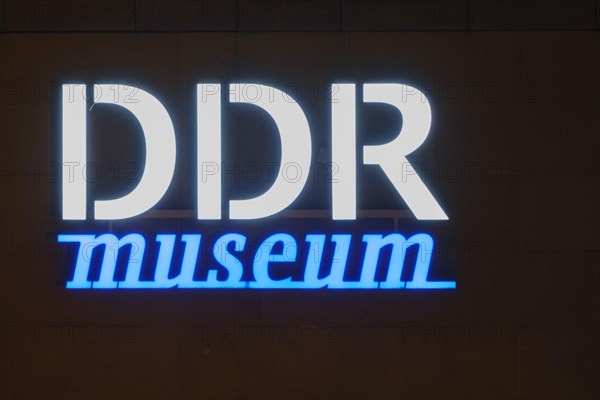 Illuminated lettering DDR Museum