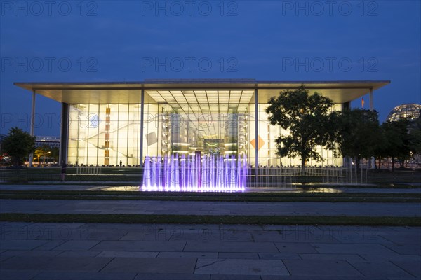 Illuminated fountain in front of the Paul Loebe House