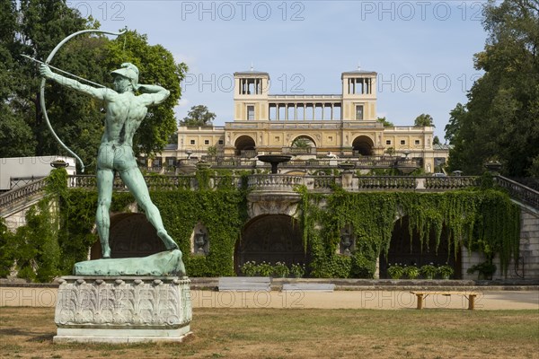 Statue Archer in front of the Orangery Palace