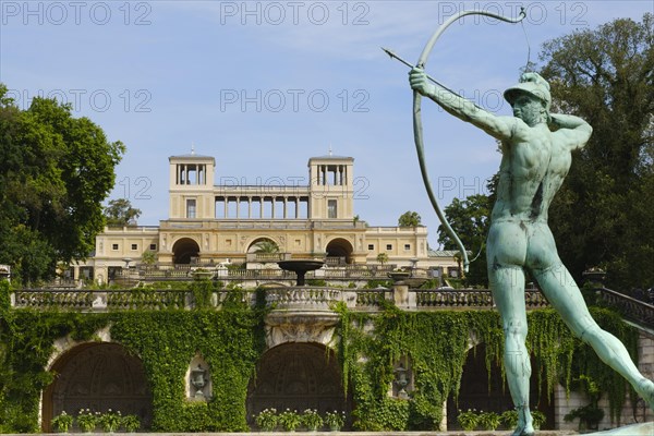 Statue Archer in front of the Orangery Palace