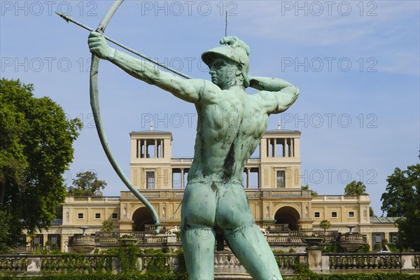 Statue Archer in front of the Orangery Palace