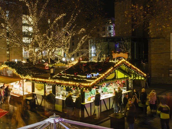 Christmas market stall at the Reinoldi church