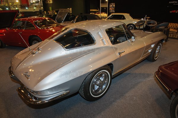 Historic Sports Car Classic Car Chevrolet Corvette C2 Stingray with Split Window split rear window from year 1962 1963
