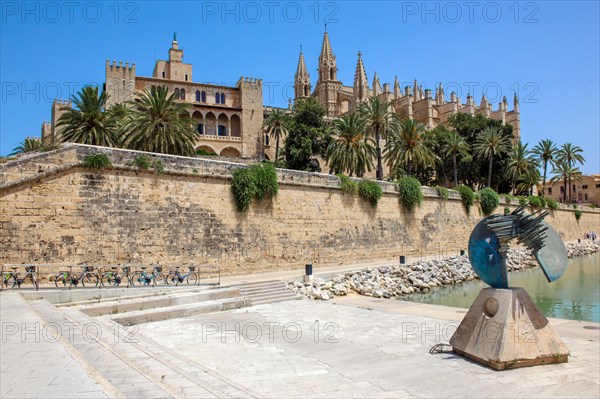 Left Alcazar Real Palazzo Reale dell Almudaina