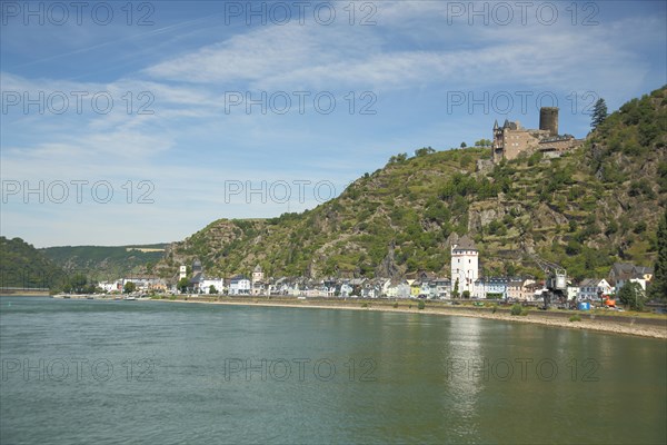 View of St. Goarshausen on the Rhine with Katz Castle