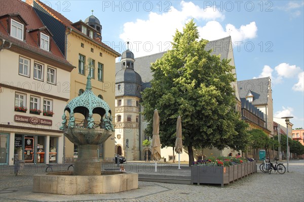 Hennebrunnen at the town hall