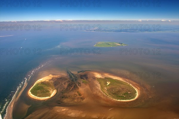 Aerial view of the island Scharhoern and Nigehoern behind Neuwerk and Cuxhaven. View from the German Bight into the Elbe estuary from the west