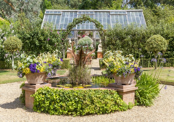 Greenhouse in Glasshouse Garden