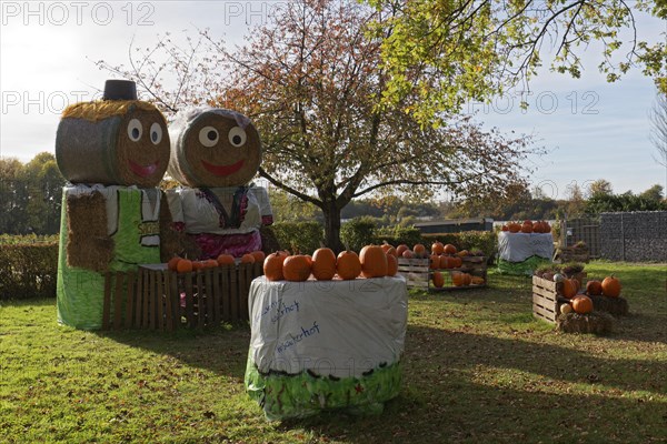 Couple made of straw bales