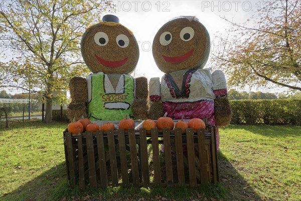 Couple made of straw bales