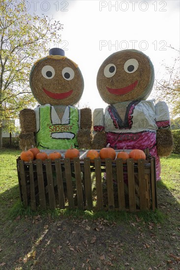 Couple made of straw bales