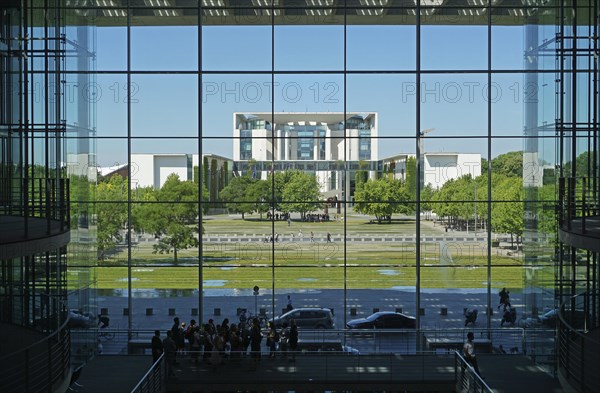 View from the atrium in the Paul Loebe House through glass facade onto the Federal Chancellery