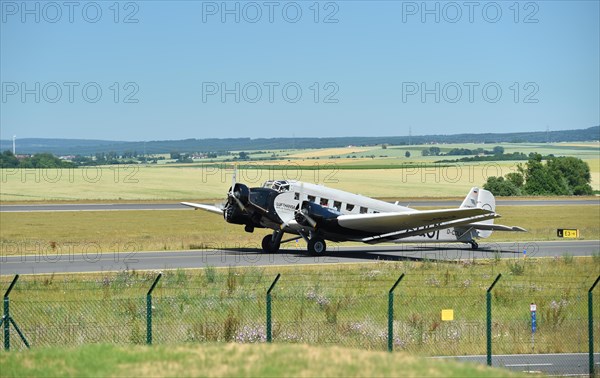 Propeller plane