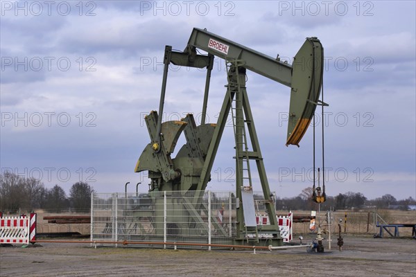 Pump for extracting oil in the Kirchwerder Wiesen nature reserve in Hamburg's Vier- und Marschlanden. Kirchwerder