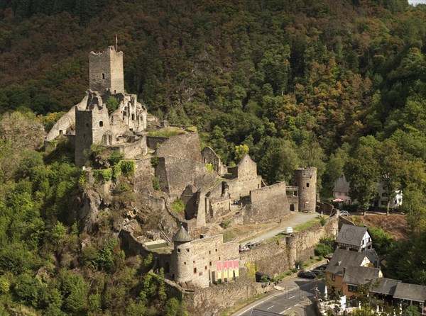 Ruin of the medieval Manderscheid Castle