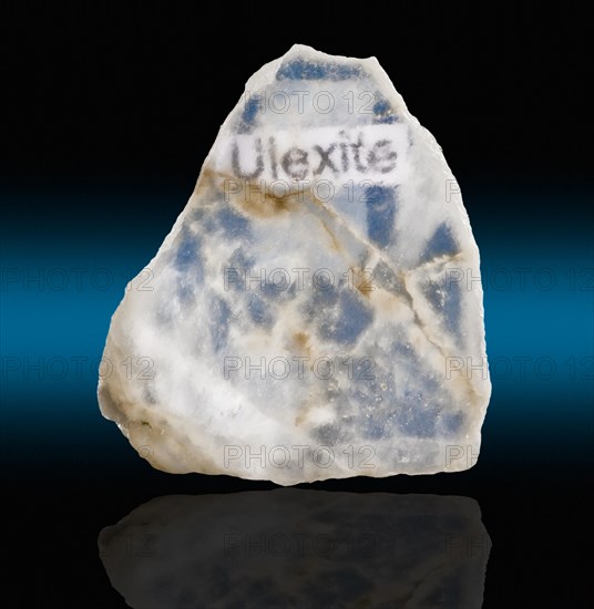 Ulexite Illustrating Fiber Projection