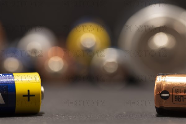 Plus and minus of household batteries - Photo12-imageBROKER-Stephan Schulz
