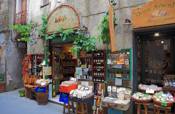 Delicatessen in the alleys of the old town of Pitigliano