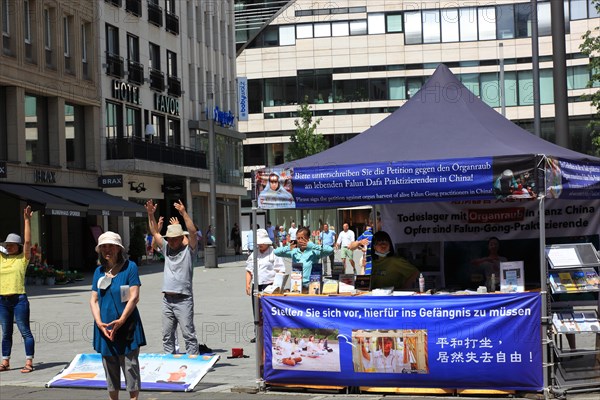 Information stand for a petition against organ theft in China