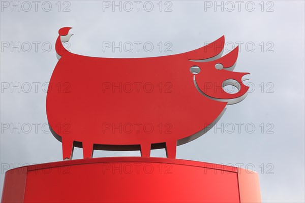 Advertising figure in the shape of a happy pig