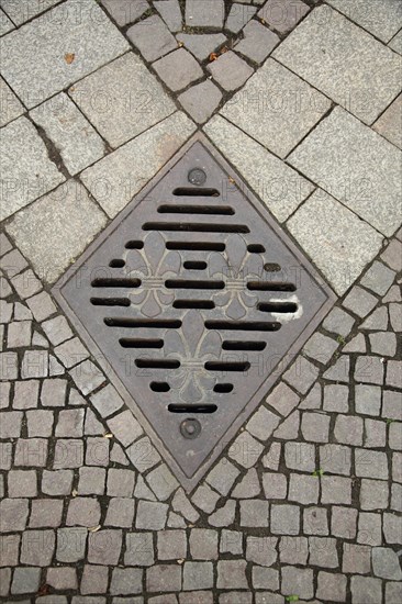 Manhole cover with city coat of arms