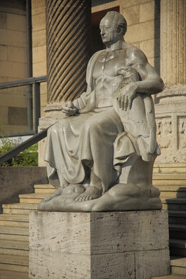 State Museum of Art and Nature with Goethe Monument