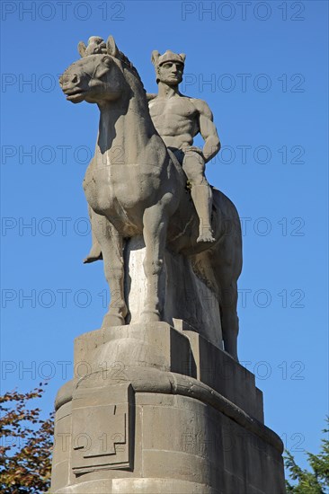 Detail of the war memorial in the Nerotal-Anlagen