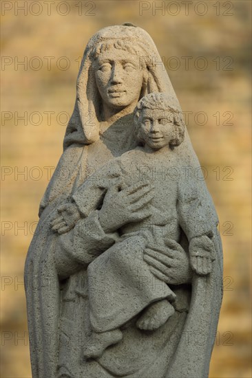 Marienbrunnen in front of St. Mary's Church